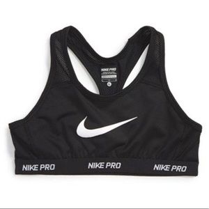 Black nike pro sports bra kids med